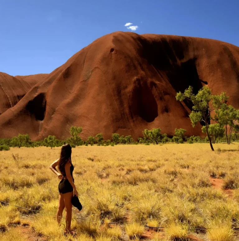 regionducentre|Is Ayers Rock close to Alice Springs?